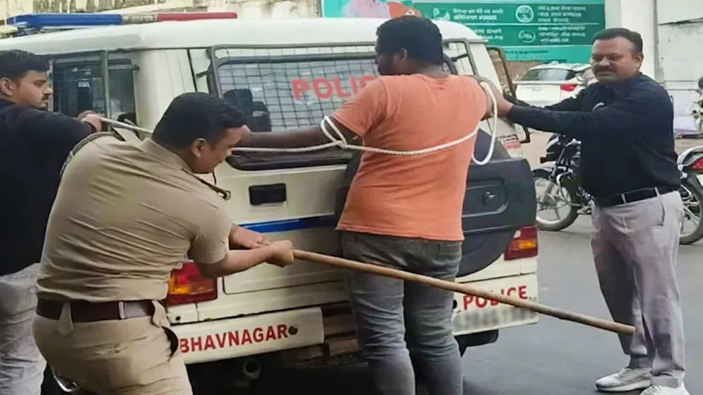 पुलिस की पिटाई