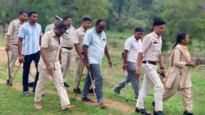 पुलिस पर हमला