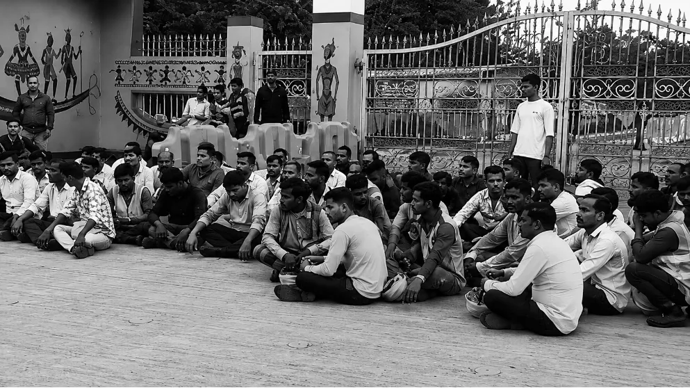 Workers demand jobs and pending dues