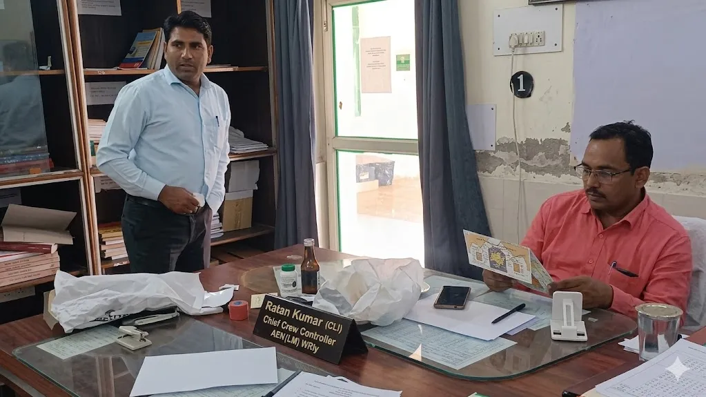 लोको पायलट ने उतारी पैंट