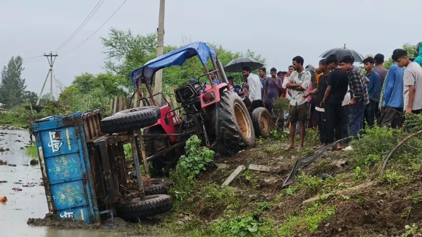 ट्रैक्टर पलटा
