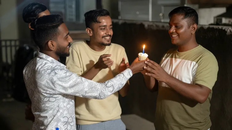 अपराधी का केक कटिंग- दुर्ग