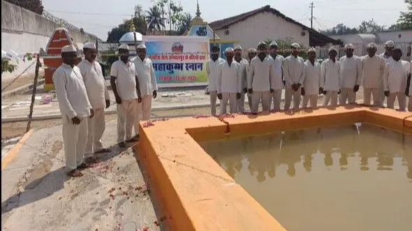 जेल में श्रद्धालु कैदियों का गंगा स्नान 