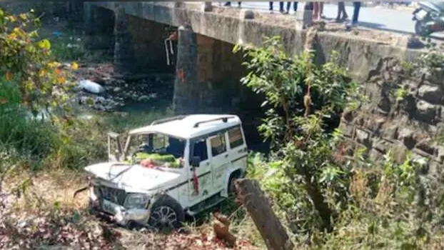  बोलेरो पुल के गिरी