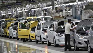 भारतीय कारों की बिक्री घटी